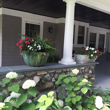 Hilltop House Bed & Breakfast Amenia Dış mekan fotoğraf