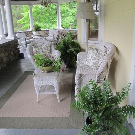 Hilltop House Bed & Breakfast Amenia Dış mekan fotoğraf