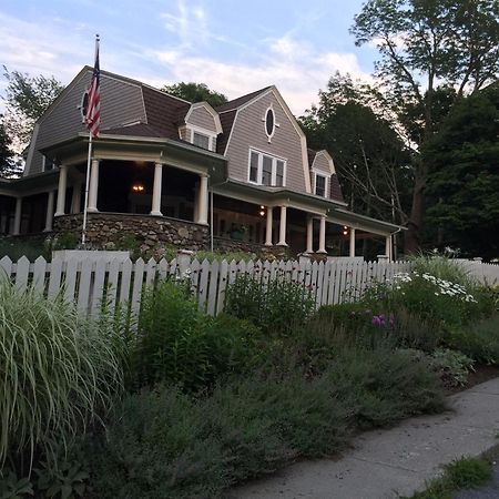 Hilltop House Bed & Breakfast Amenia Dış mekan fotoğraf
