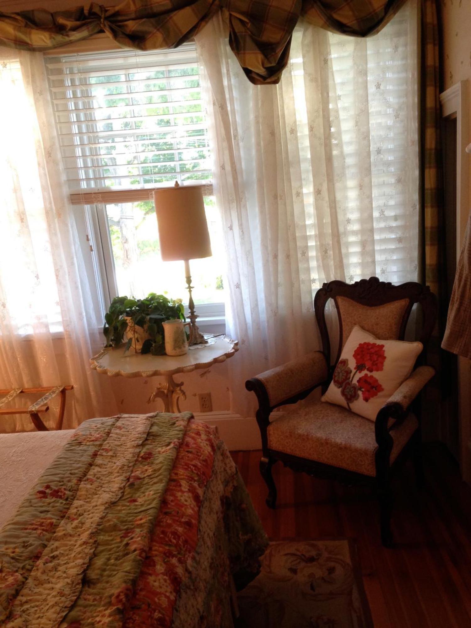 Hilltop House Bed & Breakfast Amenia Dış mekan fotoğraf