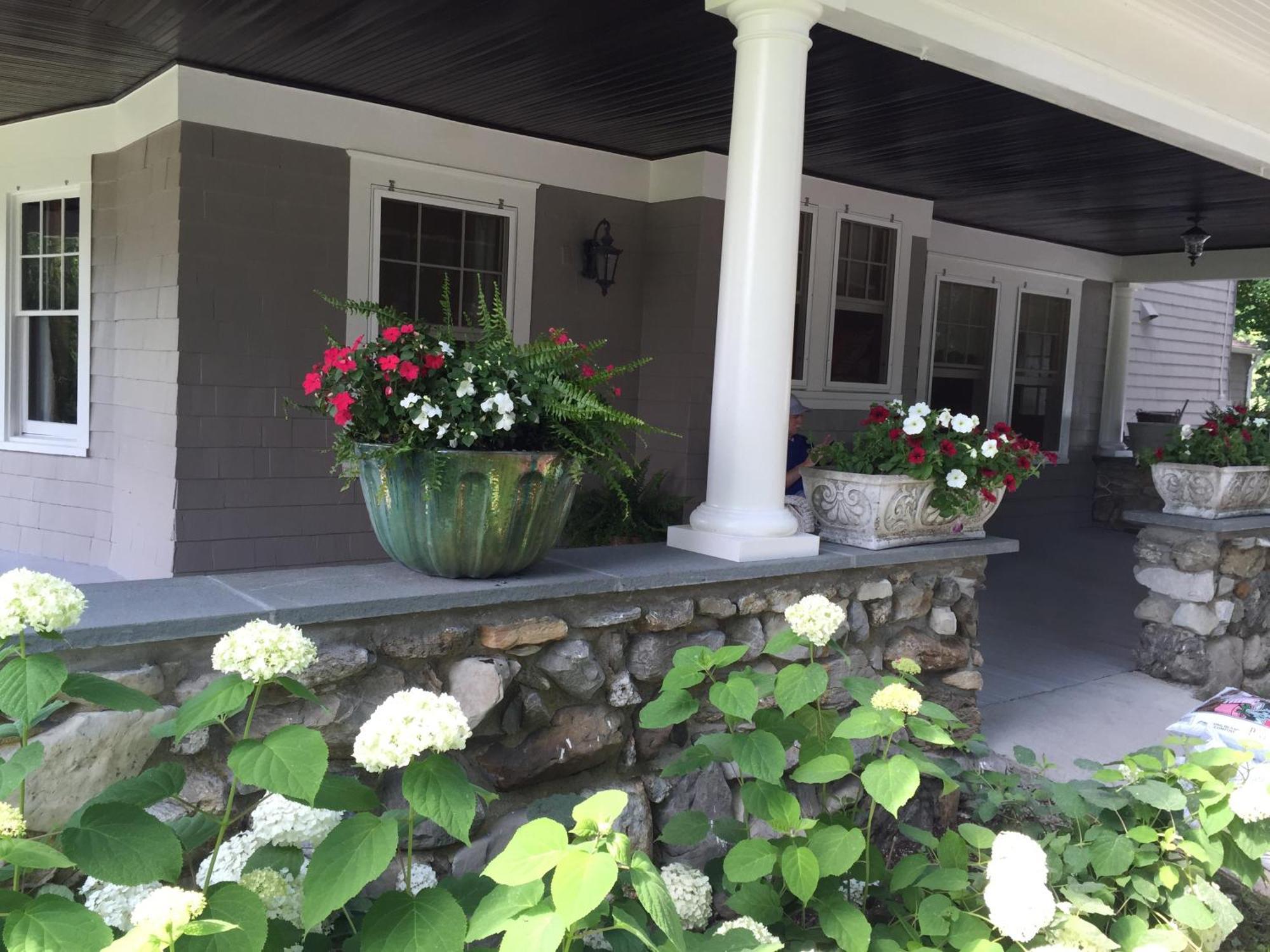 Hilltop House Bed & Breakfast Amenia Dış mekan fotoğraf