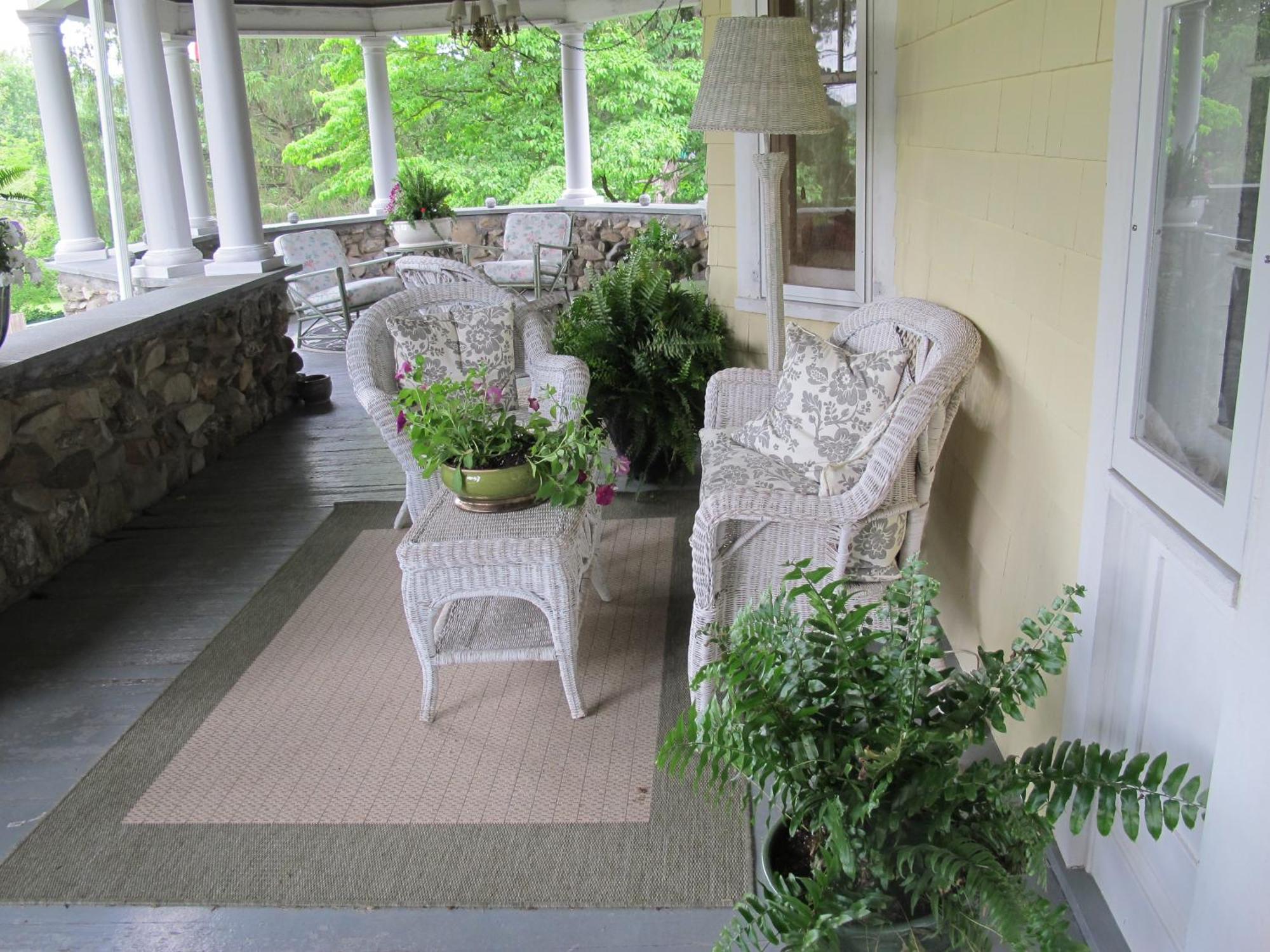 Hilltop House Bed & Breakfast Amenia Dış mekan fotoğraf