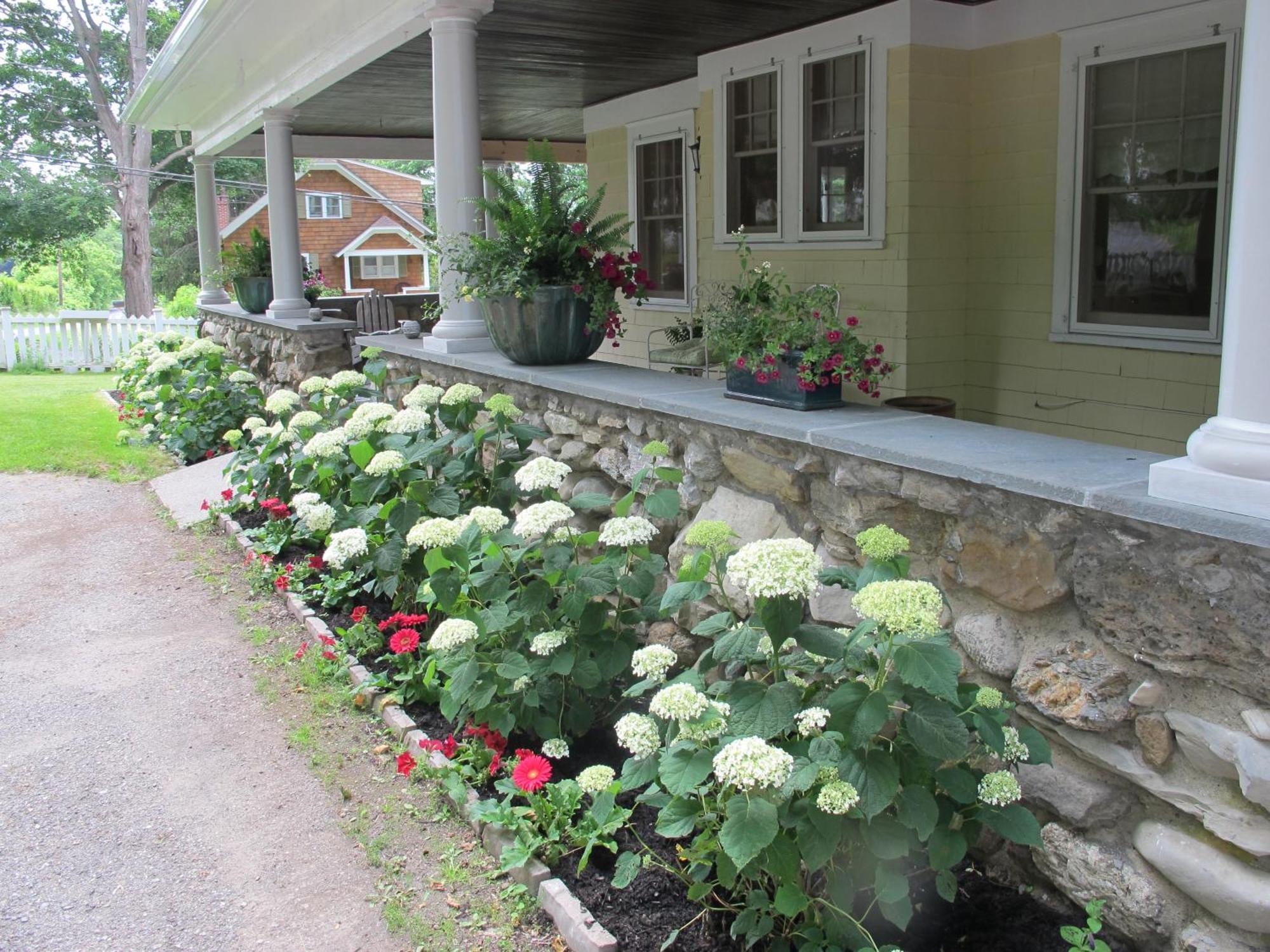 Hilltop House Bed & Breakfast Amenia Dış mekan fotoğraf