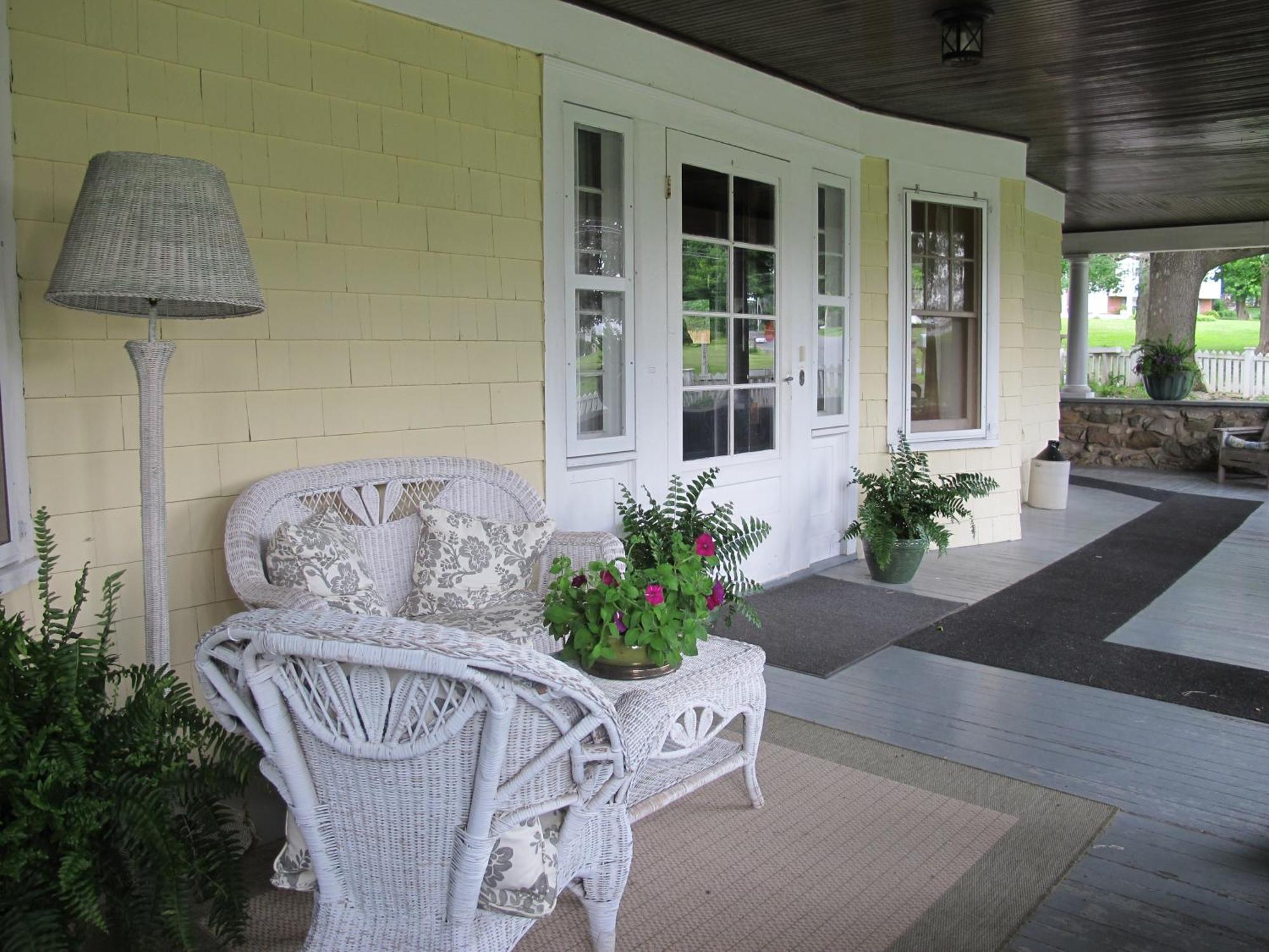 Hilltop House Bed & Breakfast Amenia Dış mekan fotoğraf