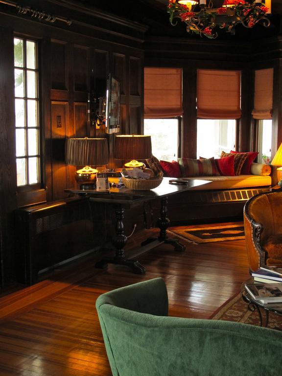 Hilltop House Bed & Breakfast Amenia Dış mekan fotoğraf