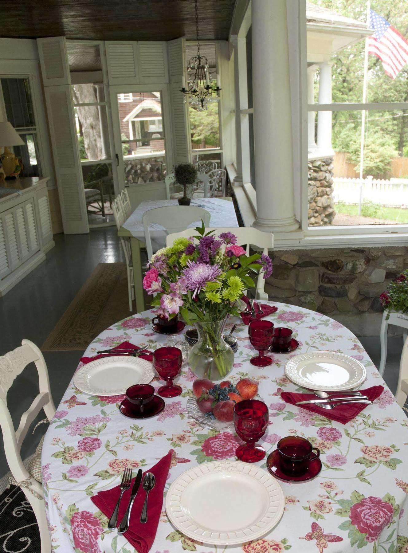 Hilltop House Bed & Breakfast Amenia Dış mekan fotoğraf