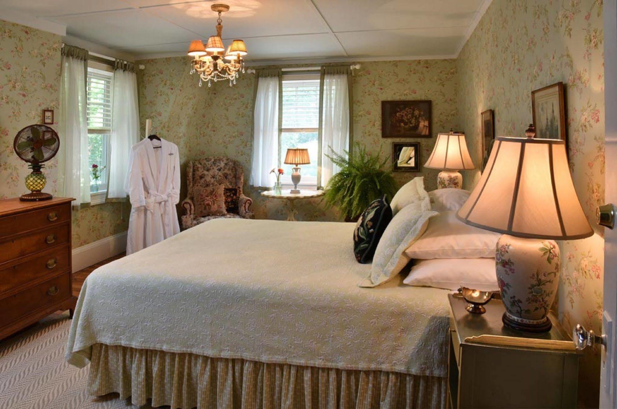 Hilltop House Bed & Breakfast Amenia Dış mekan fotoğraf