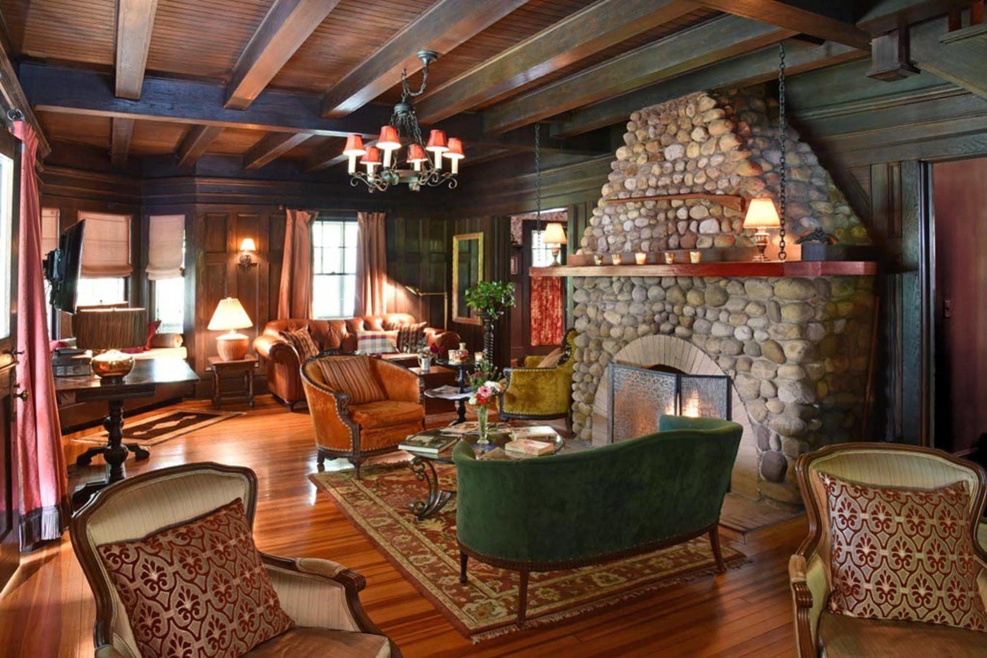 Hilltop House Bed & Breakfast Amenia Dış mekan fotoğraf