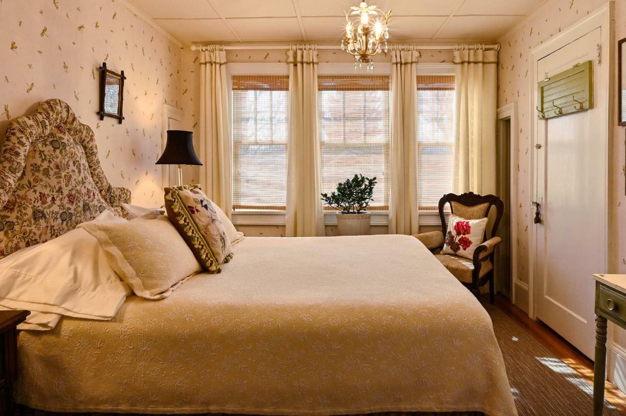 Hilltop House Bed & Breakfast Amenia Dış mekan fotoğraf