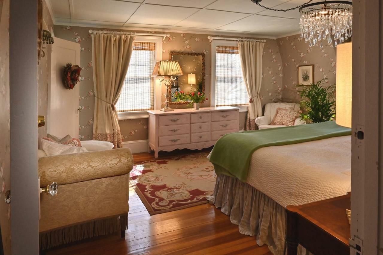 Hilltop House Bed & Breakfast Amenia Dış mekan fotoğraf
