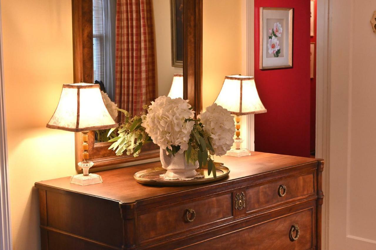 Hilltop House Bed & Breakfast Amenia Dış mekan fotoğraf